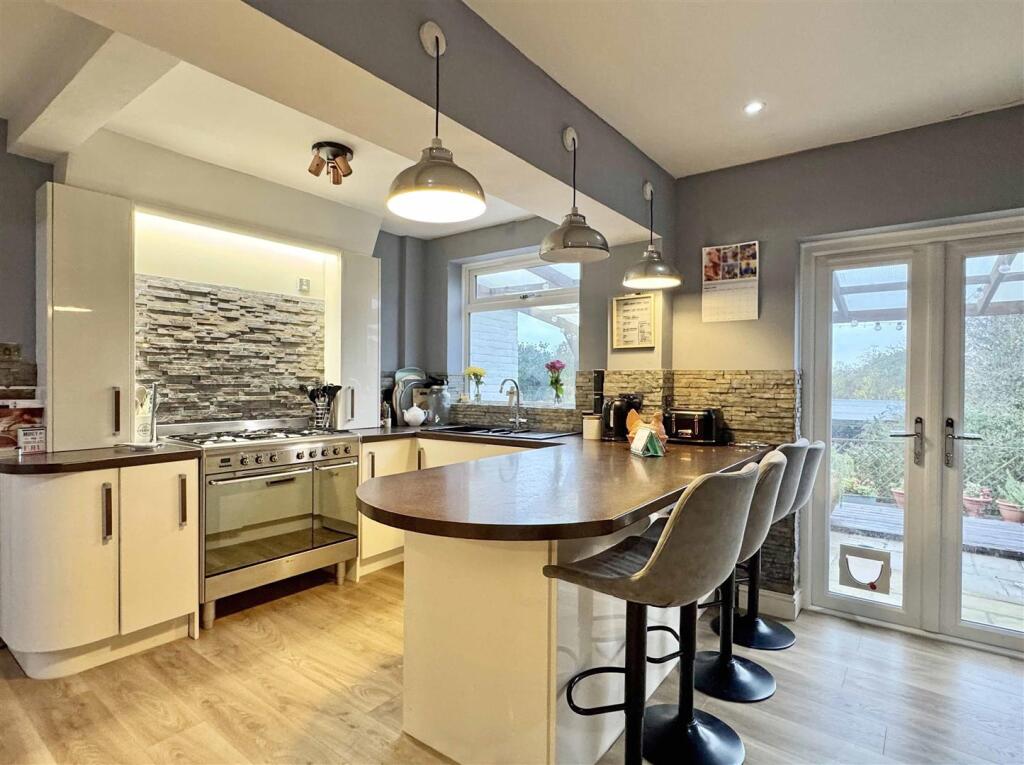 Kitchen c.jpg
