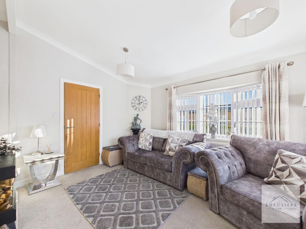 Lounge / Dining Area