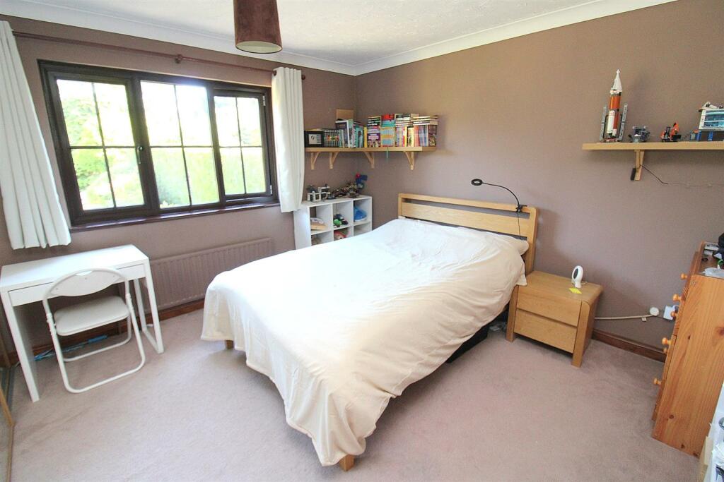 bedroom 2.JPG
