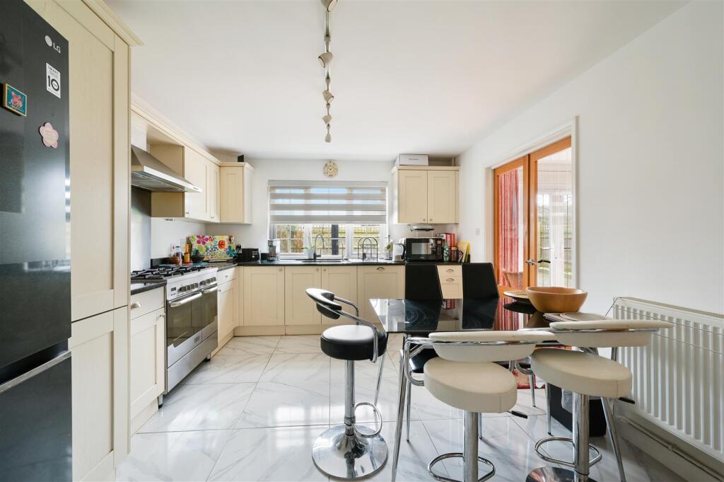 CUDDINGTON CLOSE, (9).jpg