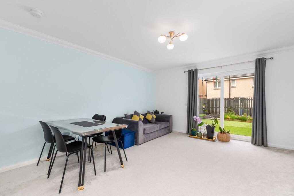 Lounge / Dining Area