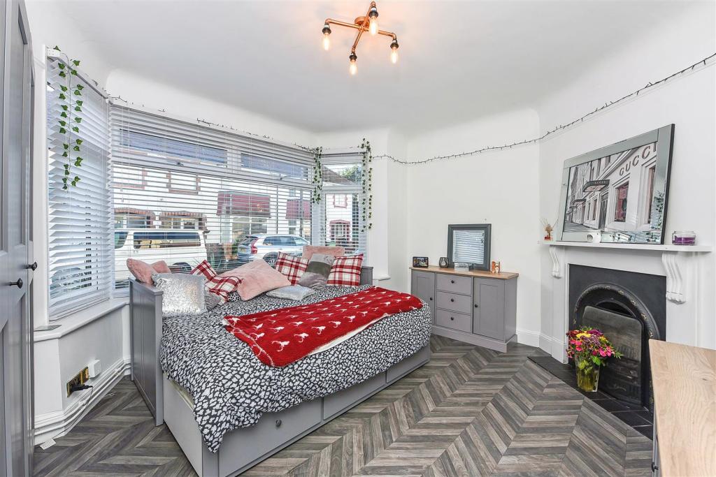 Master Bedroom.jpg