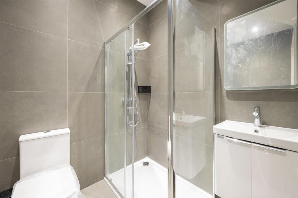 Flat 2, 80 Durham Road,5.jpg