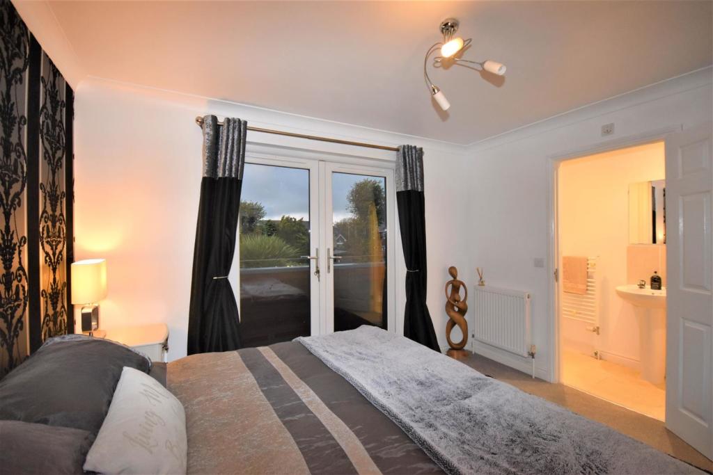 Master Bedroom.JPG