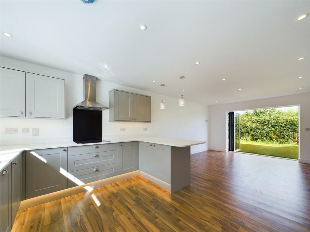 Kitchen / Dining
