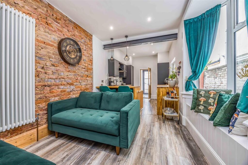 102 Jubilee Road, Southsea-Small-PorticoMarketing-