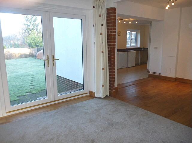 Sitting/dining room