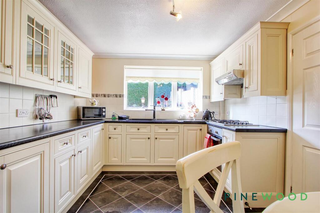 KITCHEN / BREAKFAST ROOM