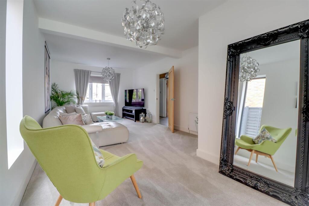 133 LONDON ROAD INSIDE-16.jpg