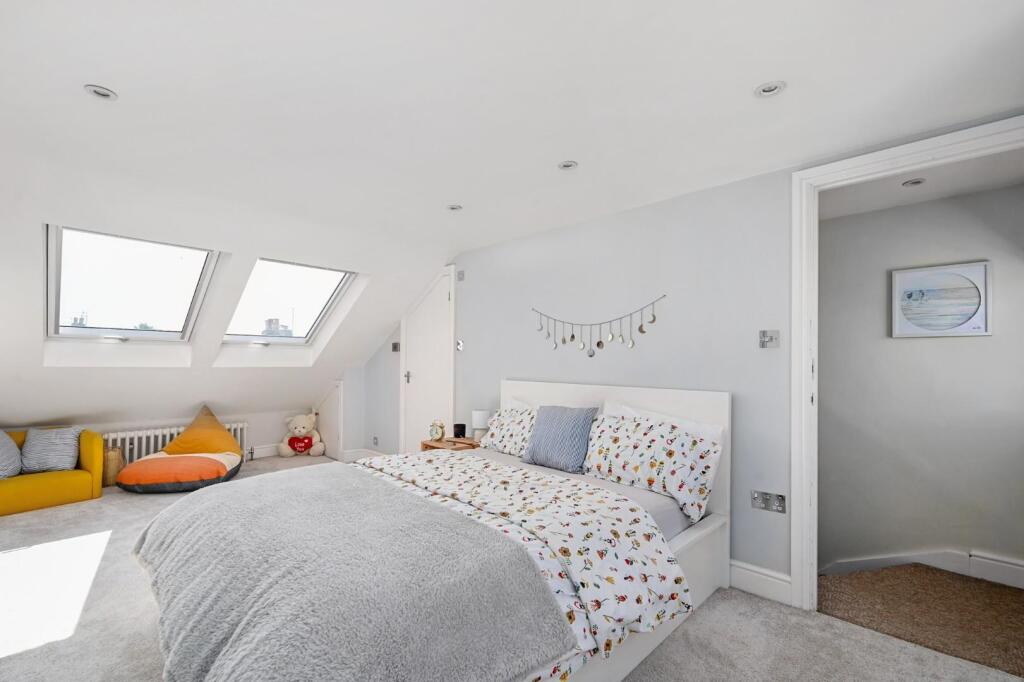 73 Shirley St BN3 (21).jpg