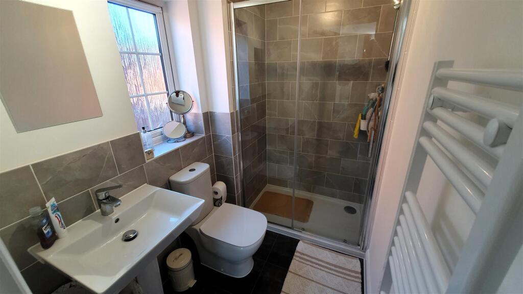 7. Ensuite.jpg
