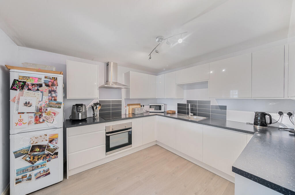 1296966-34-682df8...