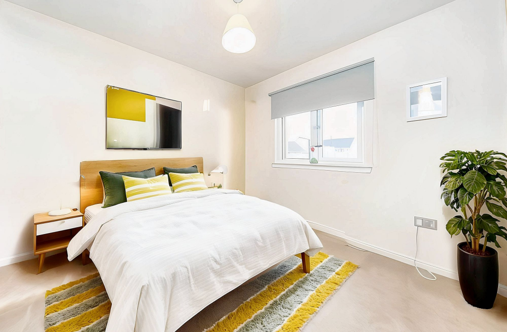 Bedroom 3/ Home Office