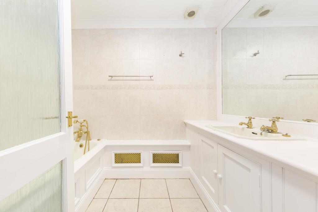 Bathroom ()