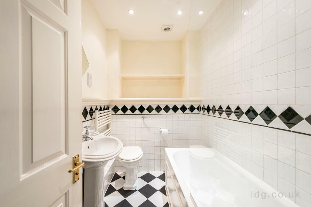 bathroom (2).jpg