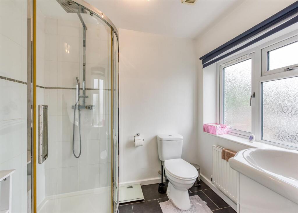 8 Barrington Close-02.jpg