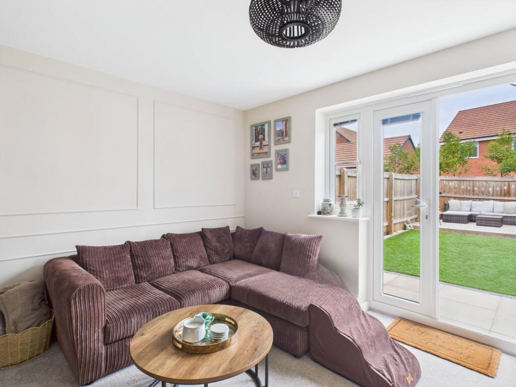 CAM03293G0-PR0247-STILL009