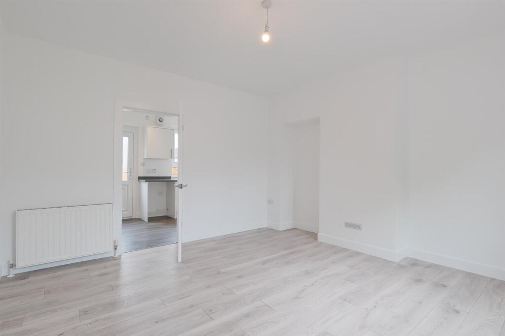 008-68 Butterburn Park, Hamilton ML36 SJ.jpg