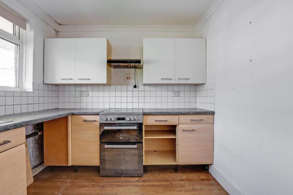 02-061fJHPropWpen - 5 Harley Court -4-medium.JPG