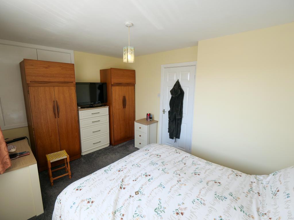 Master Bedroom Dual Aspect