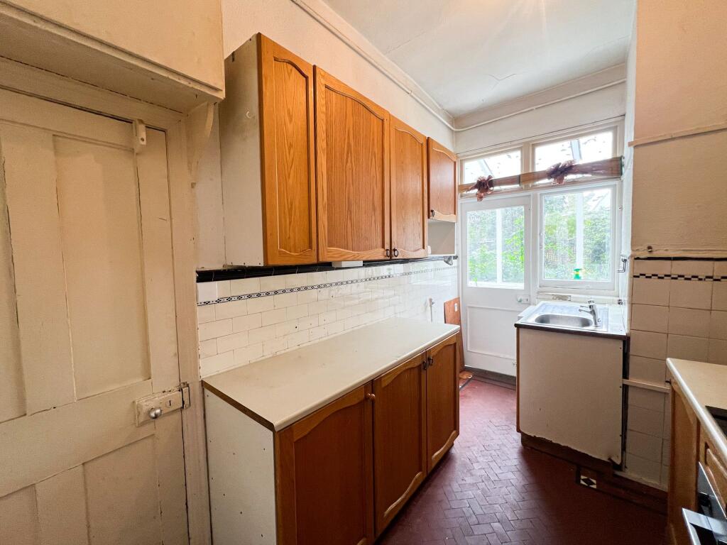 Aldersbrook Rd E12