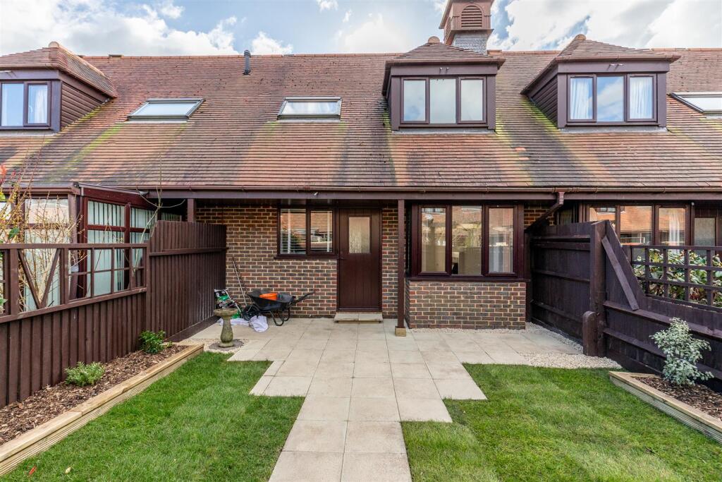 Courville Close, Alveston Front 2.jpg