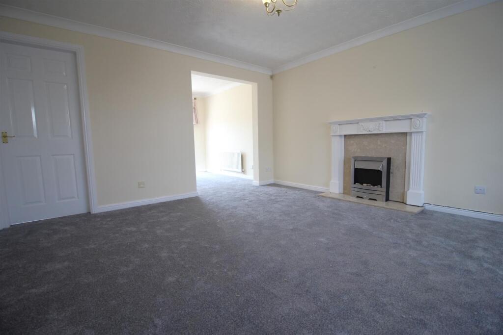 Lounge 2.JPG