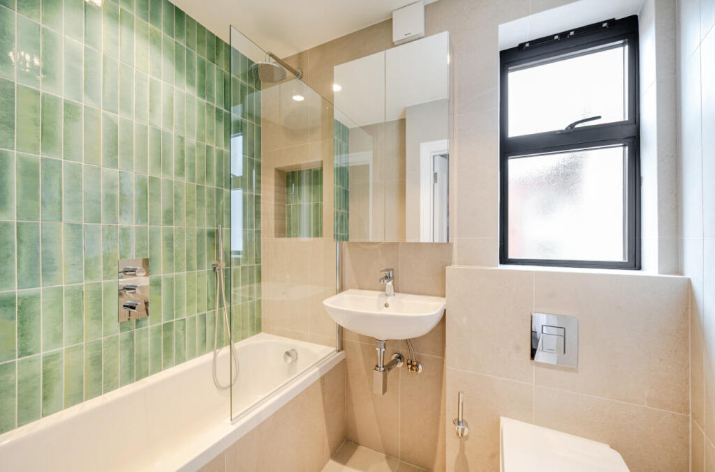 1371353-8-68f63fc...