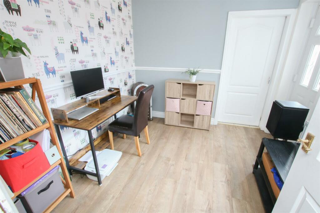 BEDROOM 5