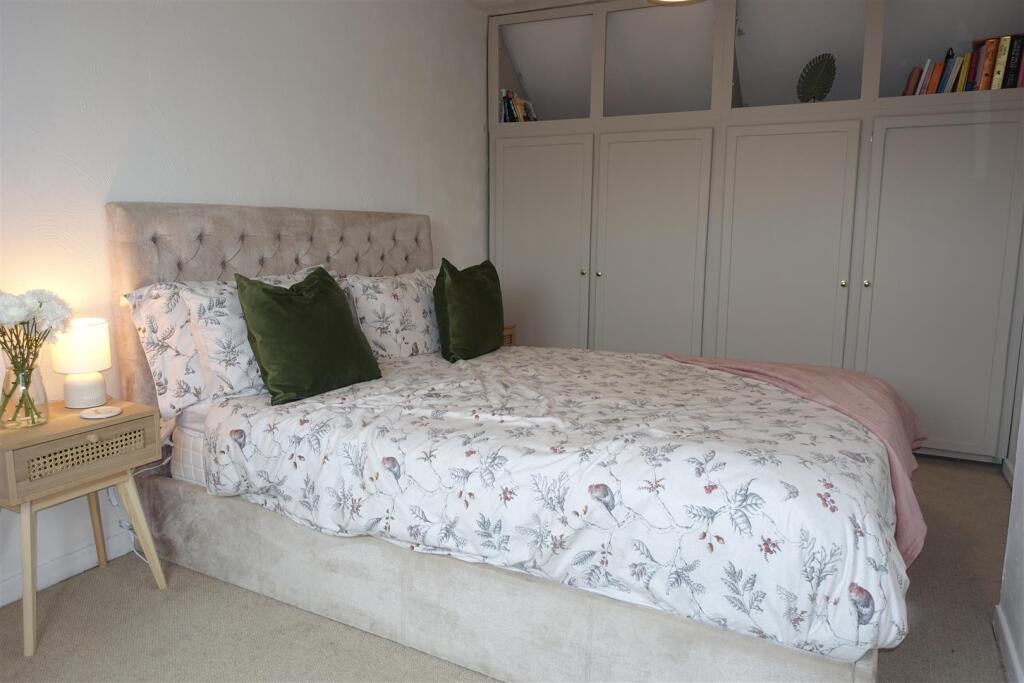 Bedroom 1.JPG