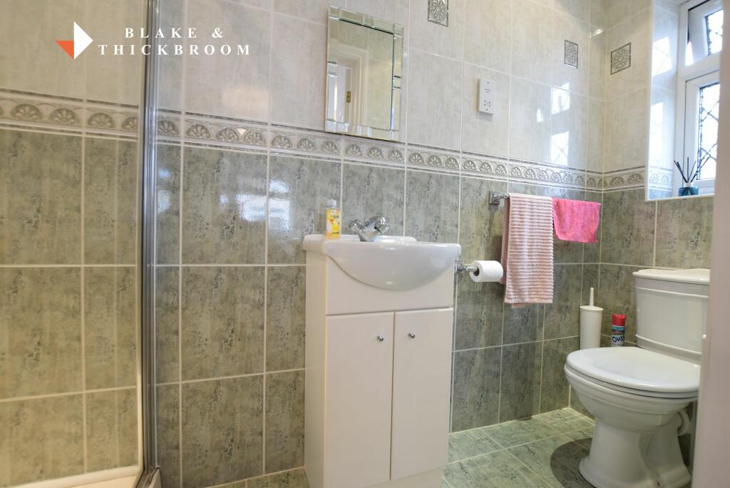 EN SUITE SHOWER ROOM