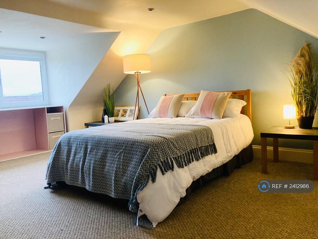 Doesn¿t Have a Wardrobe.