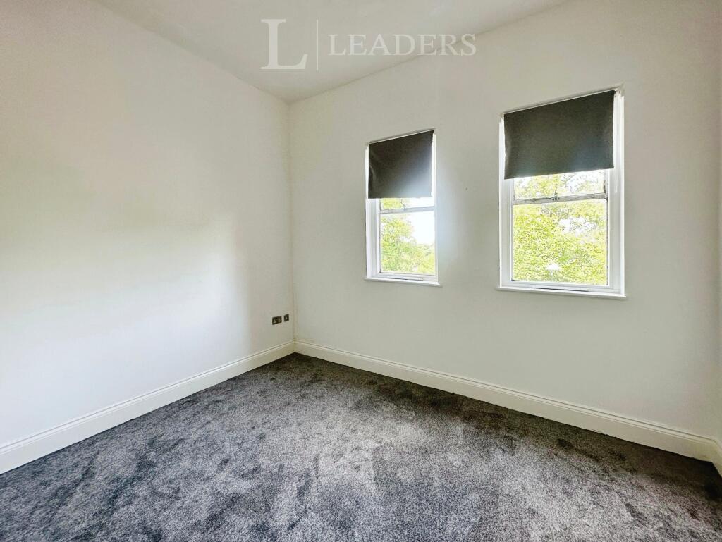 Master Bedroom (2)
