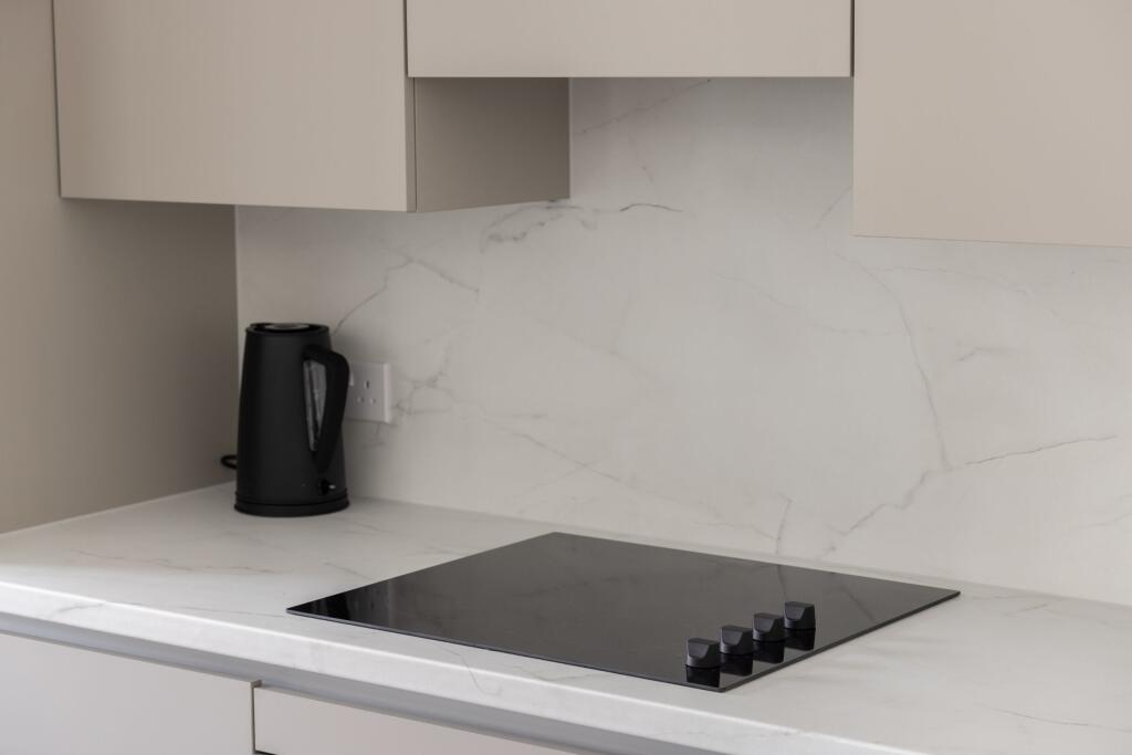 SHOW APARTMENT KITCHEN