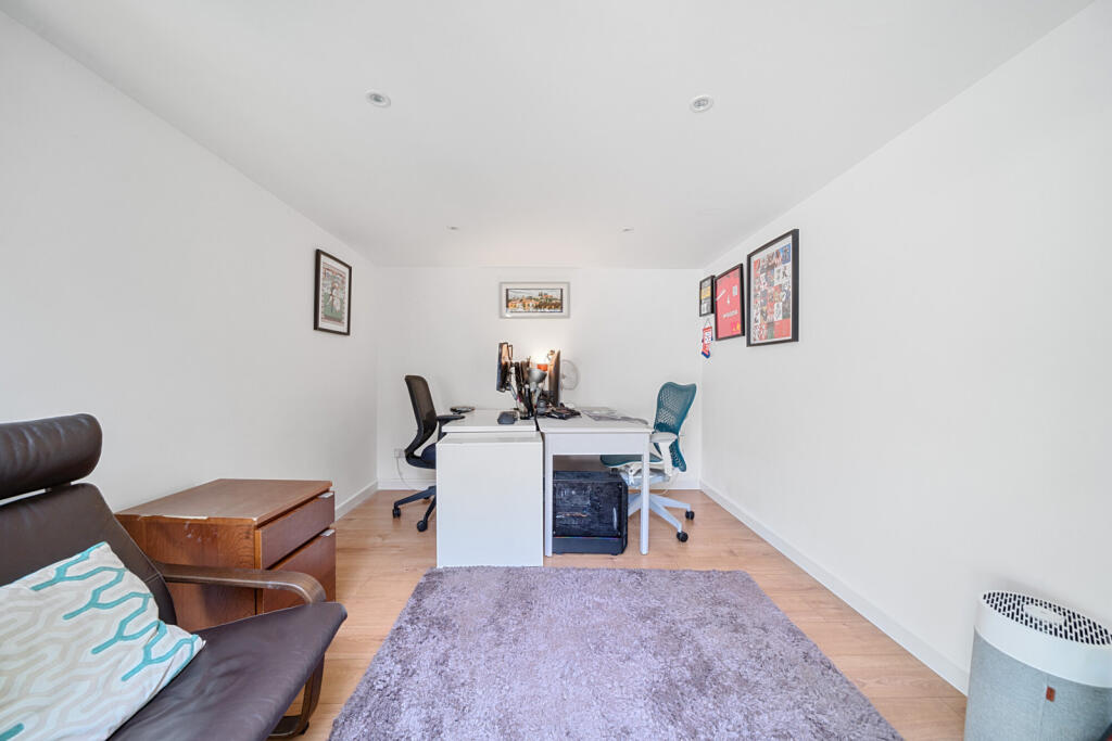 1311226-5-6853f8d...