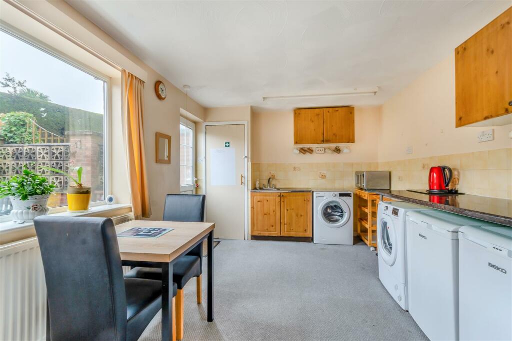 8630103-interior18-V2.jpg