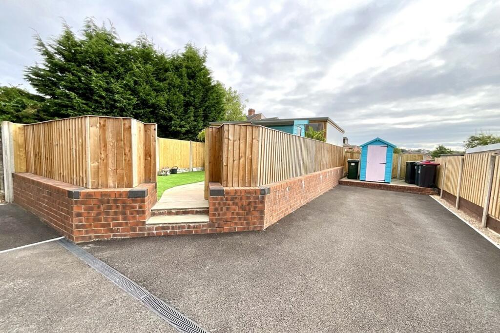 parking &amp; garden
