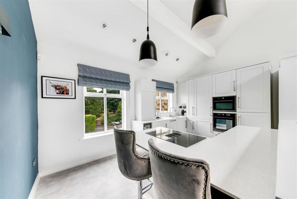 LIVING/KITCHEN/DINING AREA