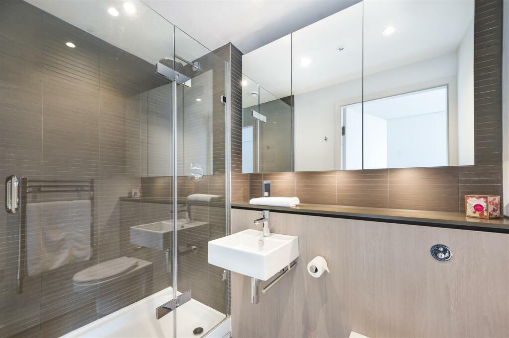 8460410-interior13.jpg