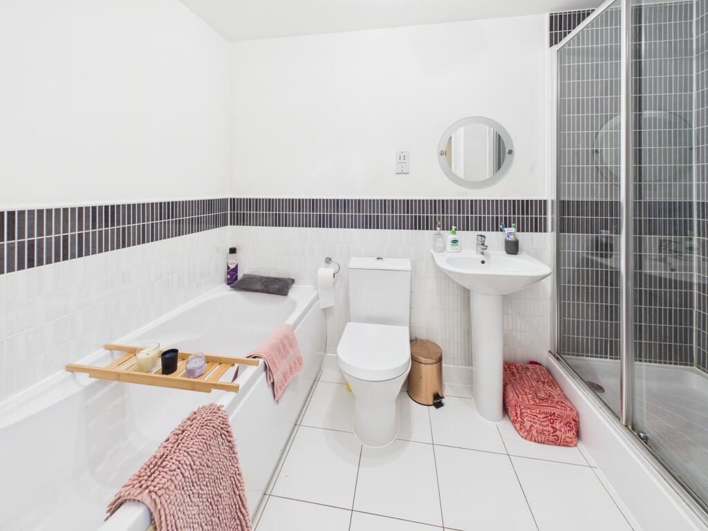 Jack &amp; Jill Bathroom