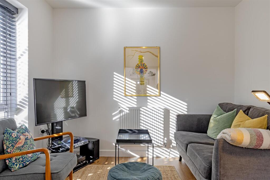 Reception Room-3.jpg