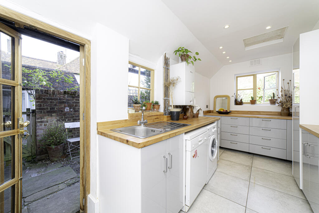 general 11 Church St