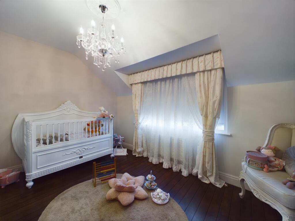 BEDROOM 4