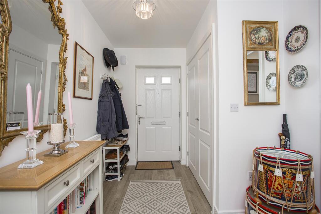 SPACIOUS  ENTRANCE  HALLWAY