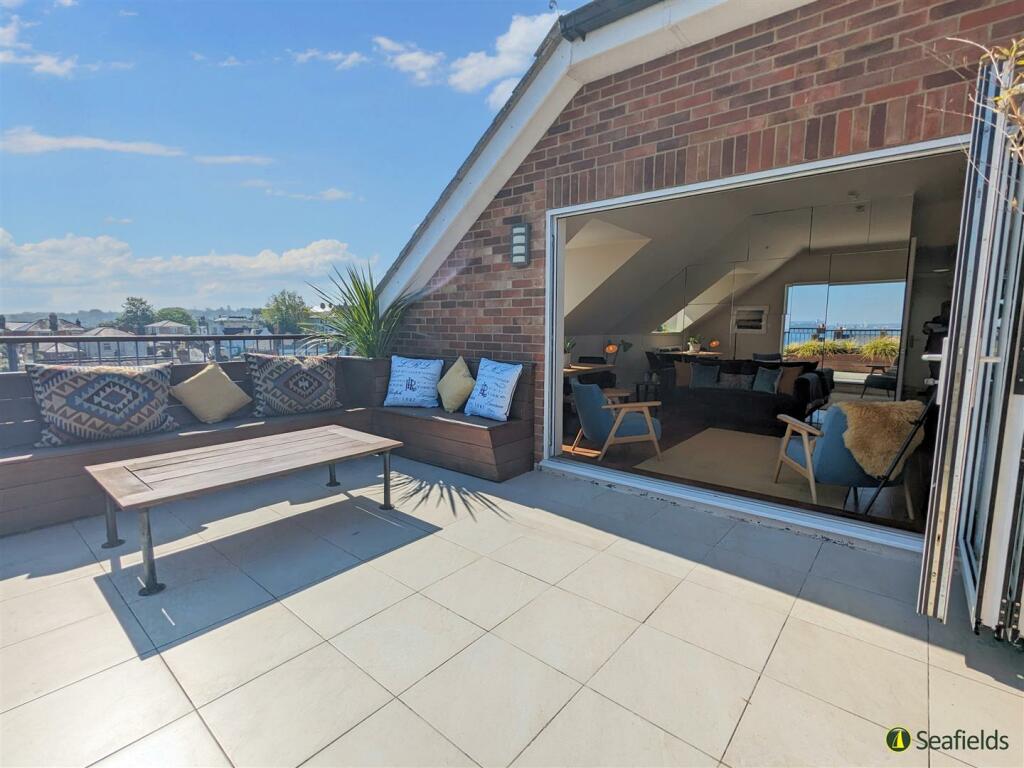 ROOF TERRACE