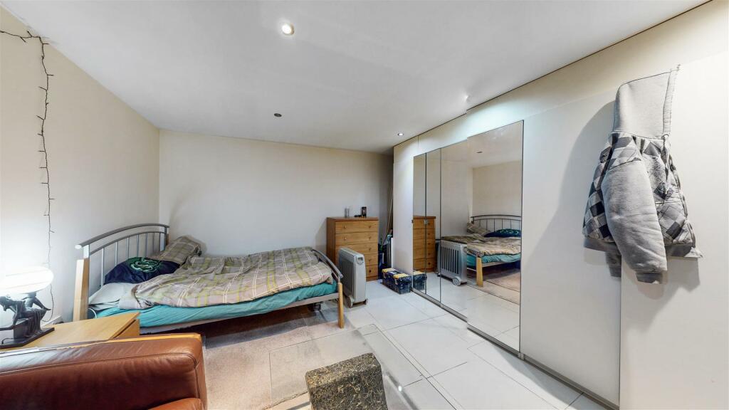 Bedroom.jpg
