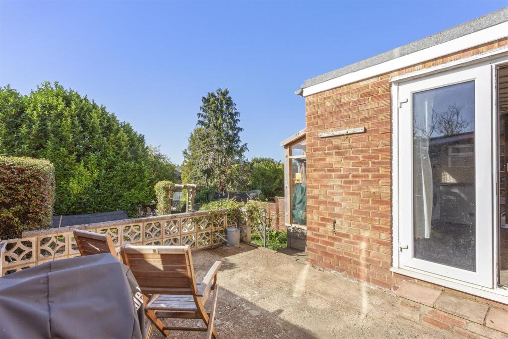 14 Hunt Road, HP13 7RE-11.jpg
