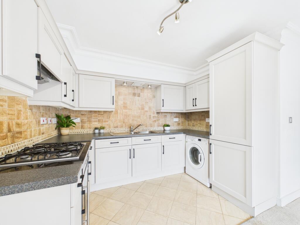 CAM03674G0-PR0412-STILL007