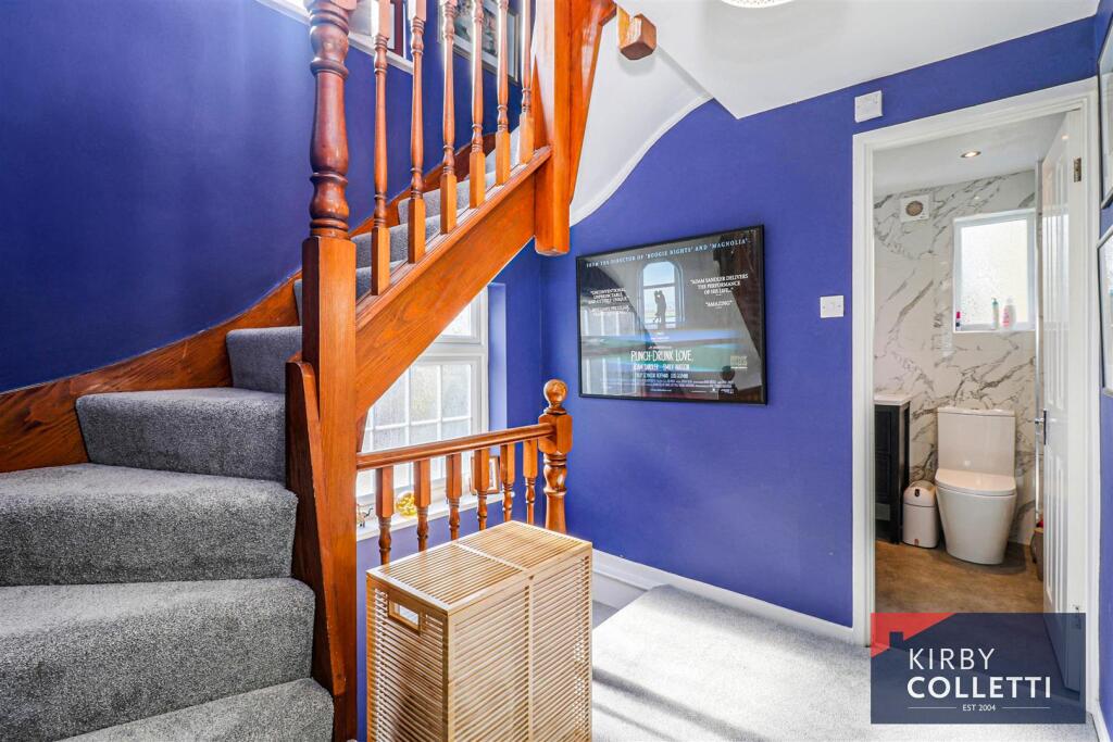 FIRST FLOOR LANDING