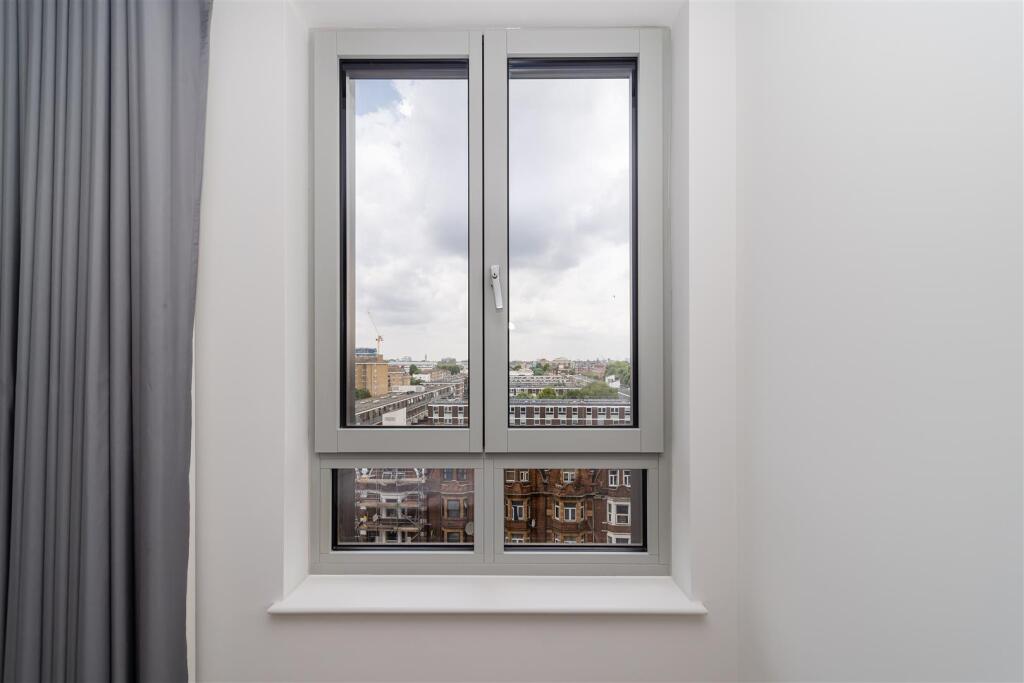 Master Bedroom    .jpg